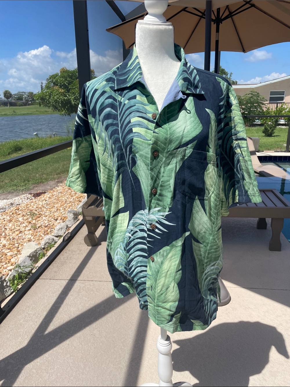 Tommy Bahama Green Navy Tropical Leaf Short Sleeve Button-Down 100% Silk SZ M